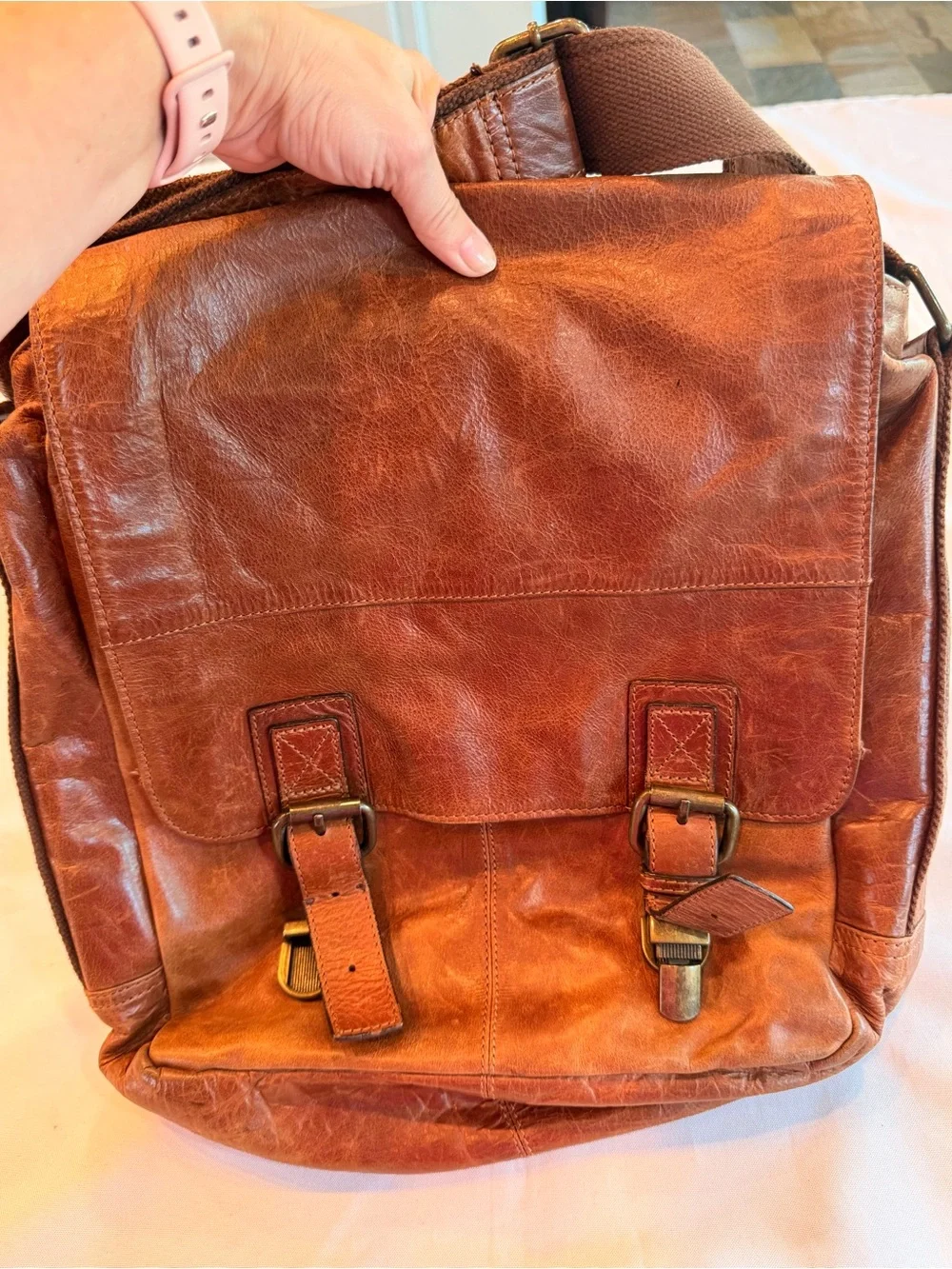 Fossil Brand Estate Distressed Leather Extra Large Messenger Bag